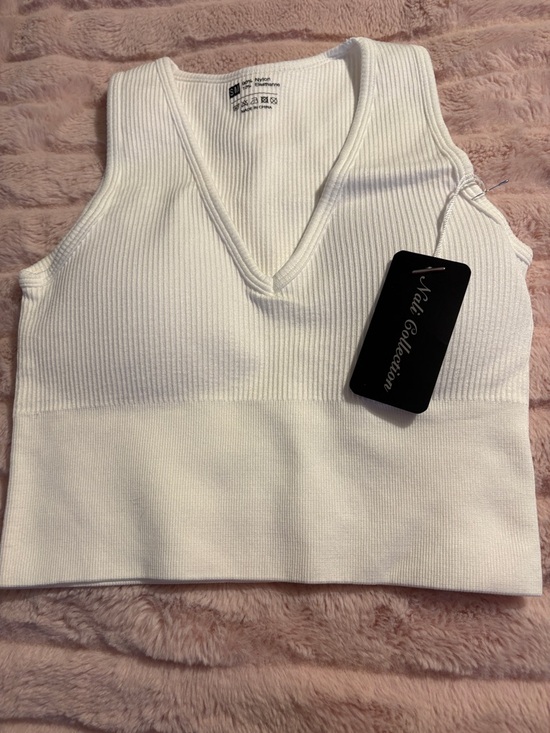 nali collection Tops - NWT Nail Collection White Ribbed V-Neck Crop Tank